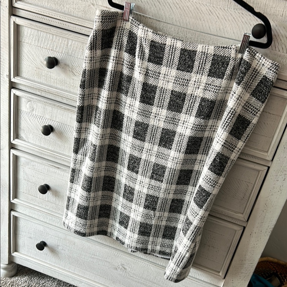 Classic Black and White Plaid Skirt